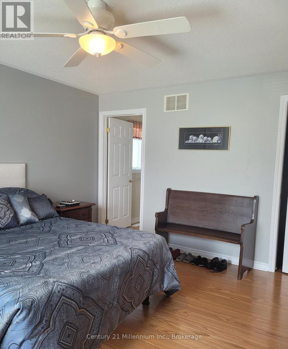 74 Pennsylvania Avenue, Wasaga Beach, Ontario  L9Z 3A8 - Photo 15 - S12319136