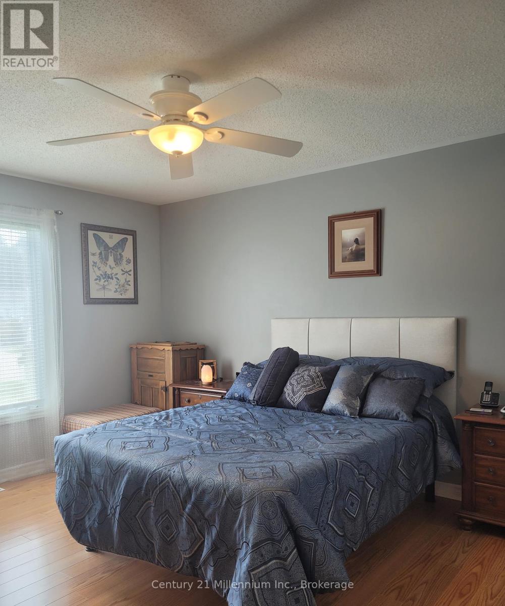 74 Pennsylvania Avenue, Wasaga Beach, Ontario  L9Z 3A8 - Photo 17 - S12319136