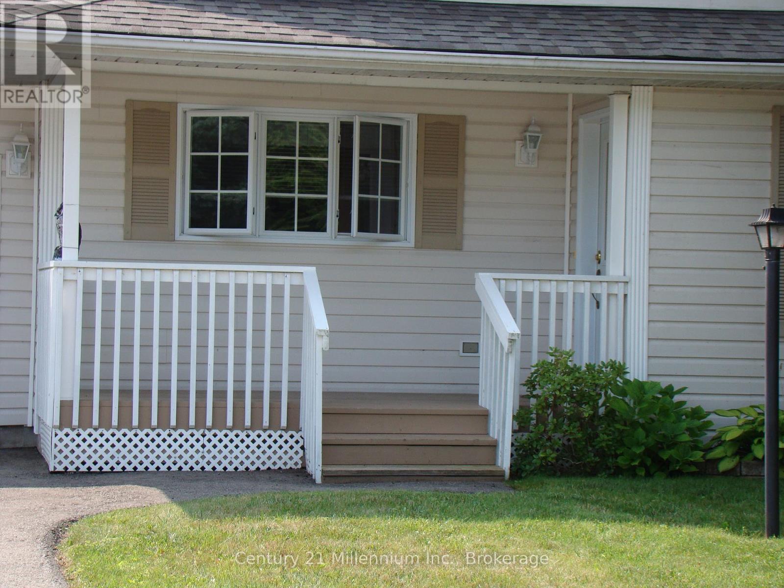 74 Pennsylvania Avenue, Wasaga Beach, Ontario  L9Z 3A8 - Photo 2 - S12319136