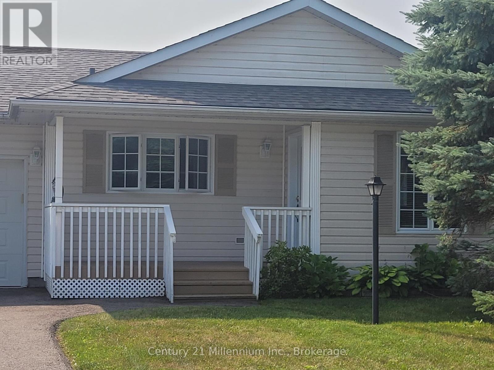 74 Pennsylvania Avenue, Wasaga Beach, Ontario  L9Z 3A8 - Photo 3 - S12319136