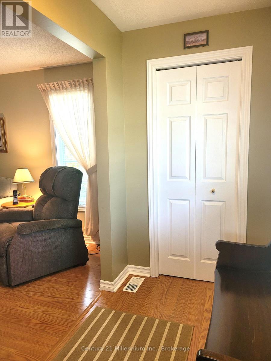 74 Pennsylvania Avenue, Wasaga Beach, Ontario  L9Z 3A8 - Photo 5 - S12319136