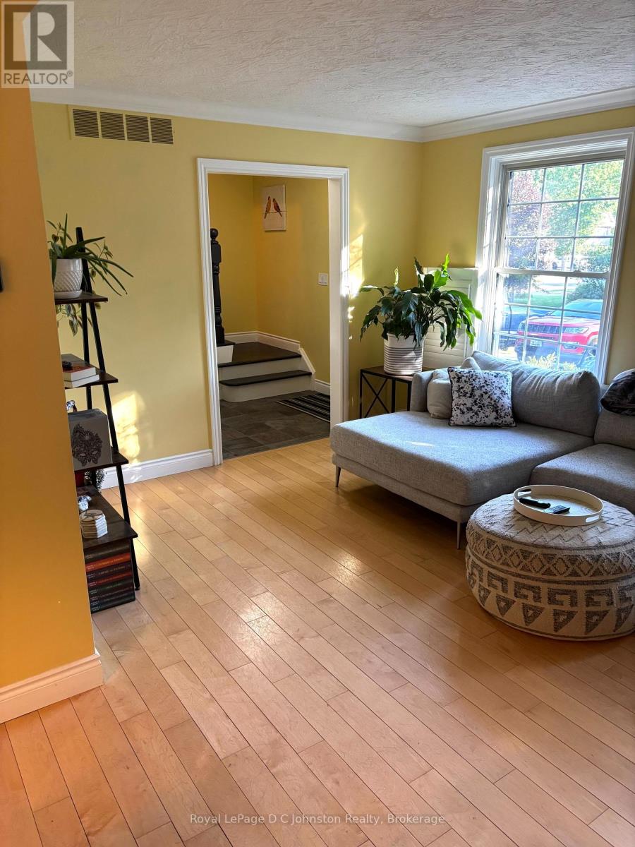 431 Thede Drive, Saugeen Shores, Ontario  N0H 2C4 - Photo 12 - X12319230