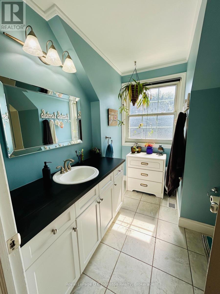 431 Thede Drive, Saugeen Shores, Ontario  N0H 2C4 - Photo 17 - X12319230