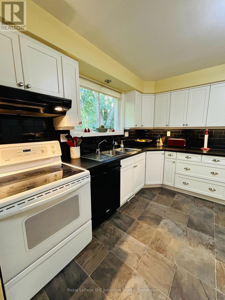 431 Thede Drive, Saugeen Shores, Ontario  N0H 2C4 - Photo 6 - X12319230