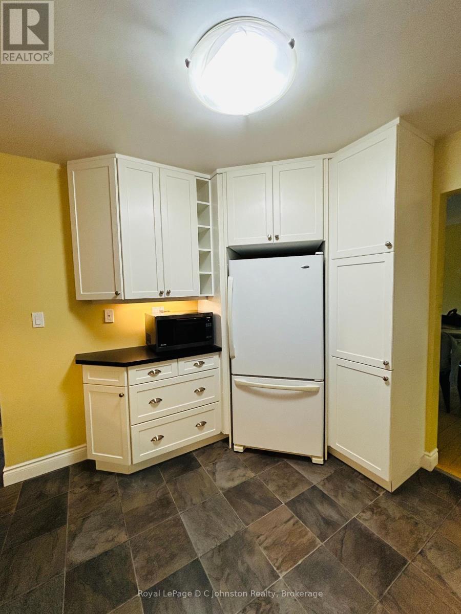 431 Thede Drive, Saugeen Shores, Ontario  N0H 2C4 - Photo 8 - X12319230