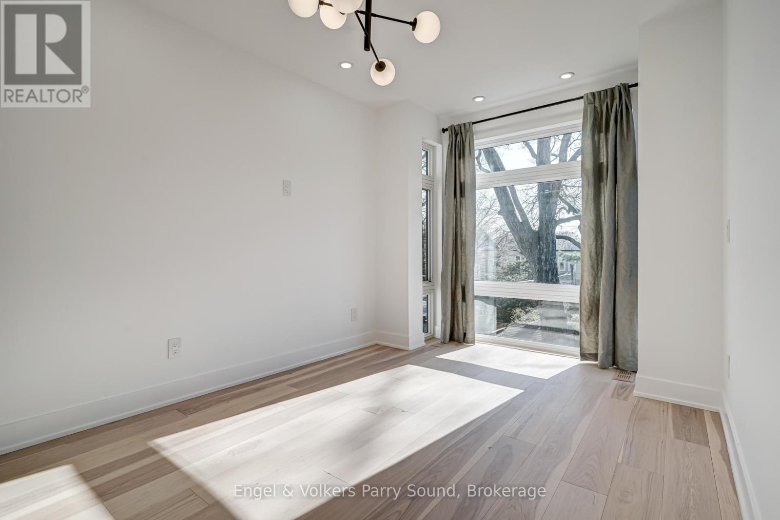 230 Willow Avenue, Toronto, Ontario  M4E 3K7 - Photo 19 - E12319421
