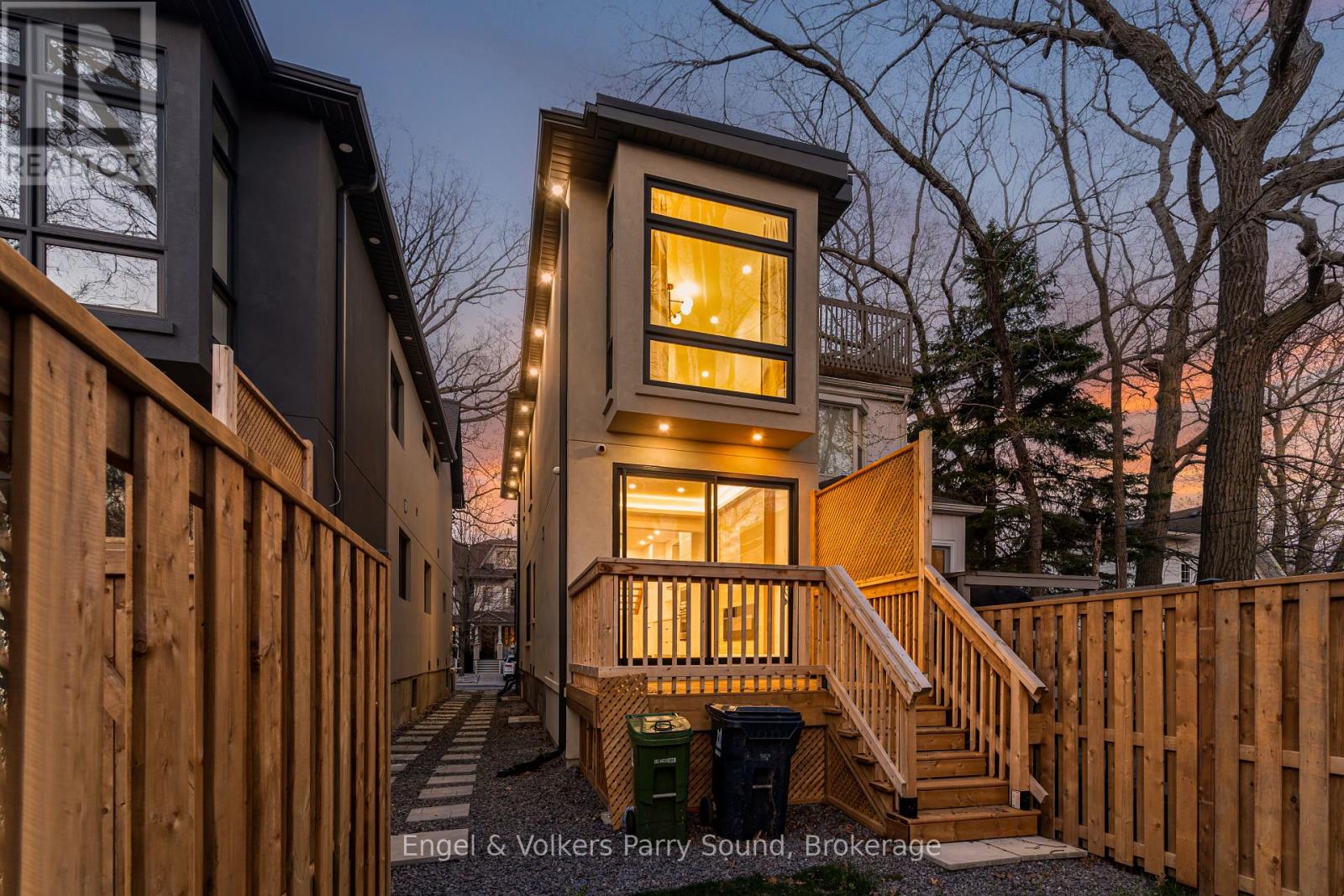230 Willow Avenue, Toronto, Ontario  M4E 3K7 - Photo 2 - E12319421