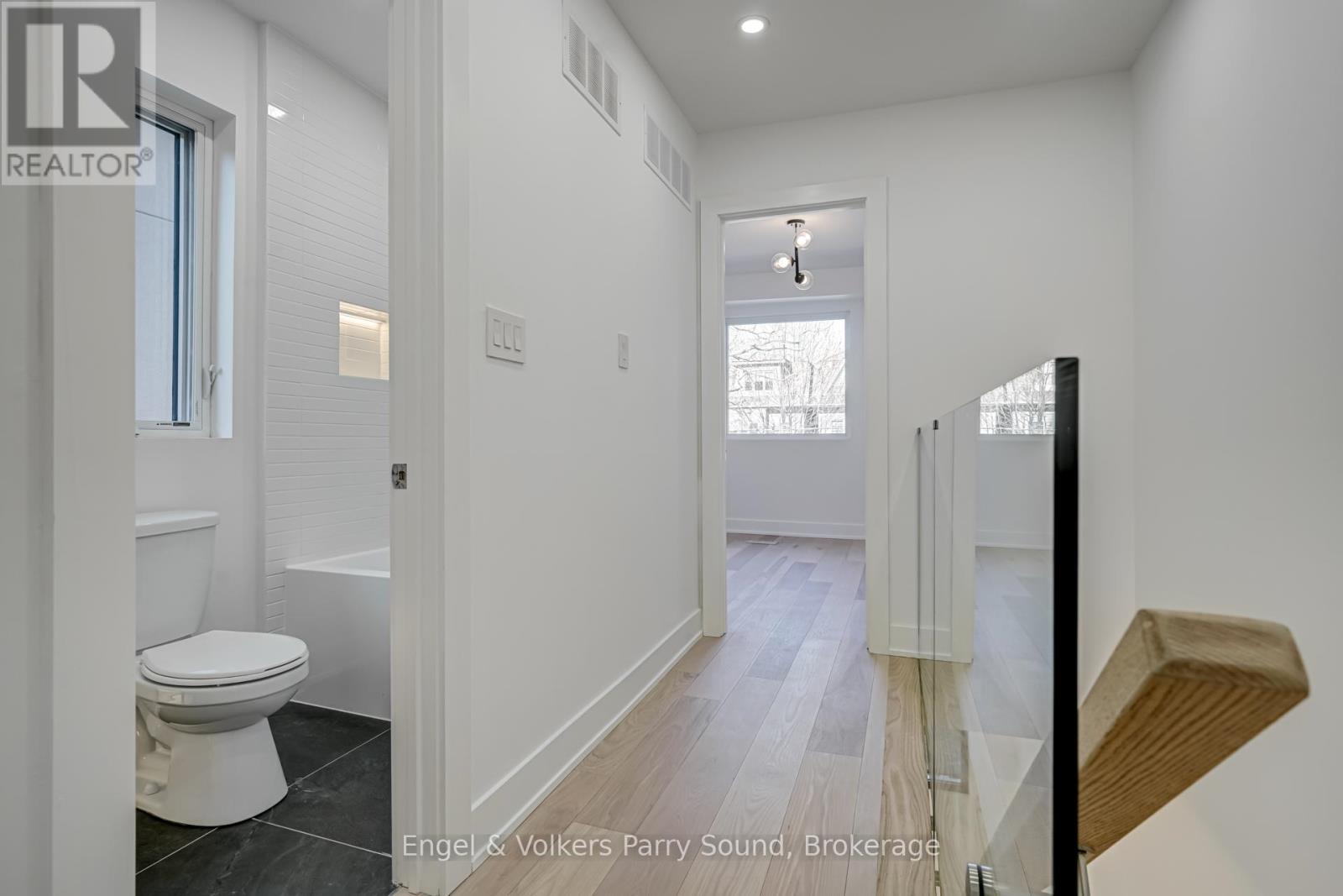 230 Willow Avenue, Toronto, Ontario  M4E 3K7 - Photo 23 - E12319421