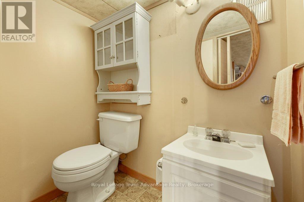 71 Gibson Street, Parry Sound, Ontario  P2A 1X2 - Photo 22 - X12320266