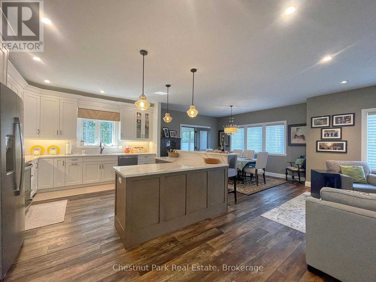 18 Telford Street, South Bruce Peninsula, Ontario  N0H 2T0 - Photo 4 - X12320288