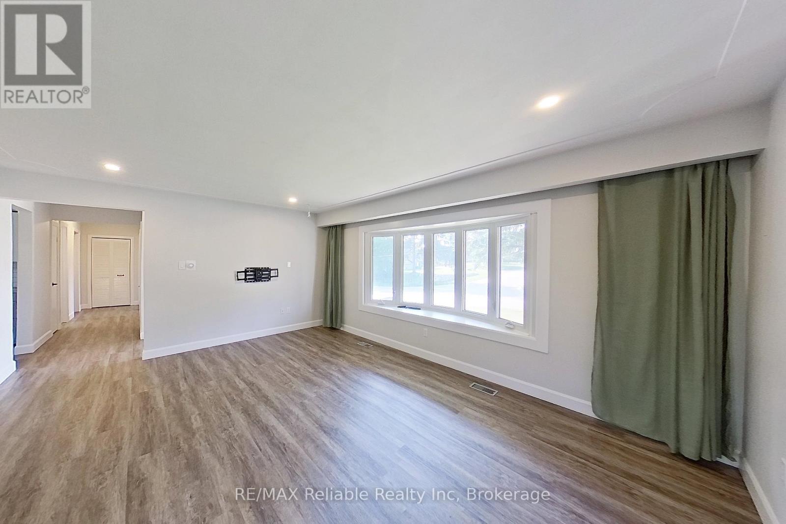 439 Queen Street E, Wellington North, Ontario  N0G 2L2 - Photo 11 - X12320549