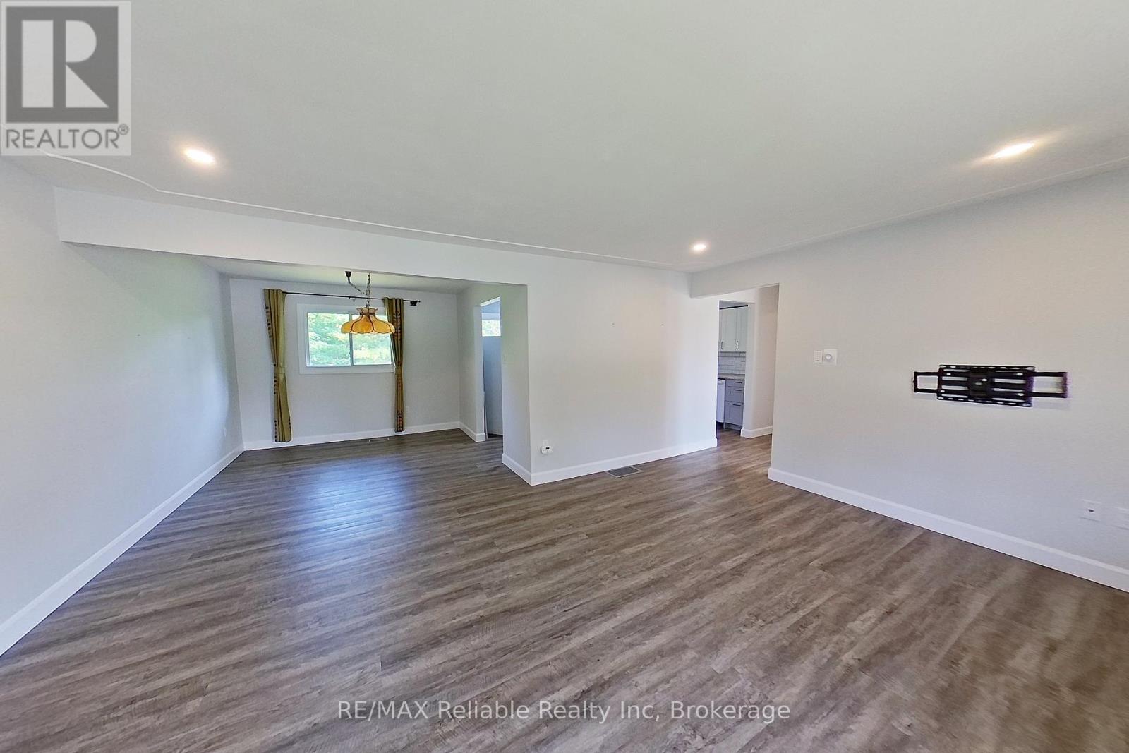 439 Queen Street E, Wellington North, Ontario  N0G 2L2 - Photo 12 - X12320549
