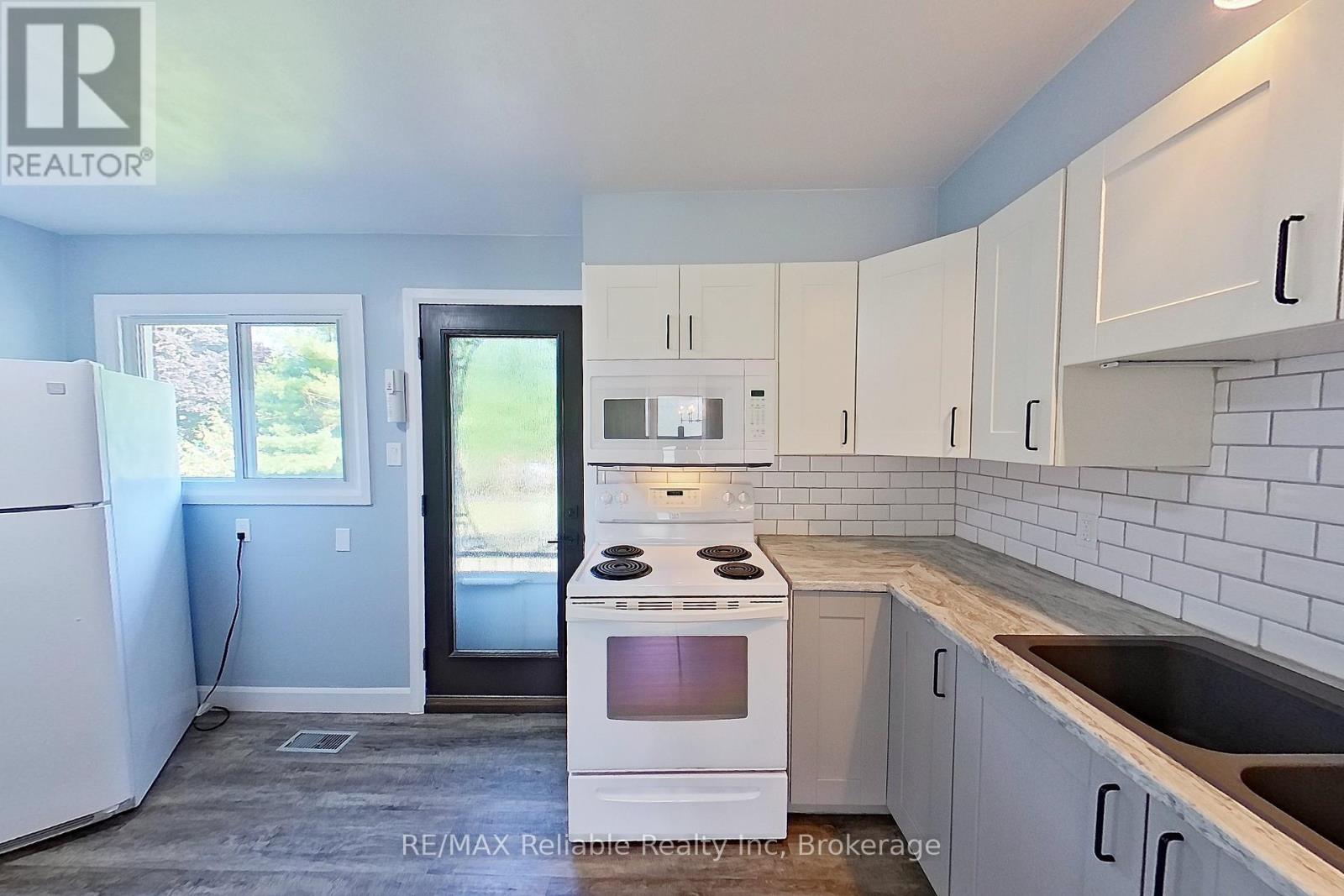 439 Queen Street E, Wellington North, Ontario  N0G 2L2 - Photo 4 - X12320549
