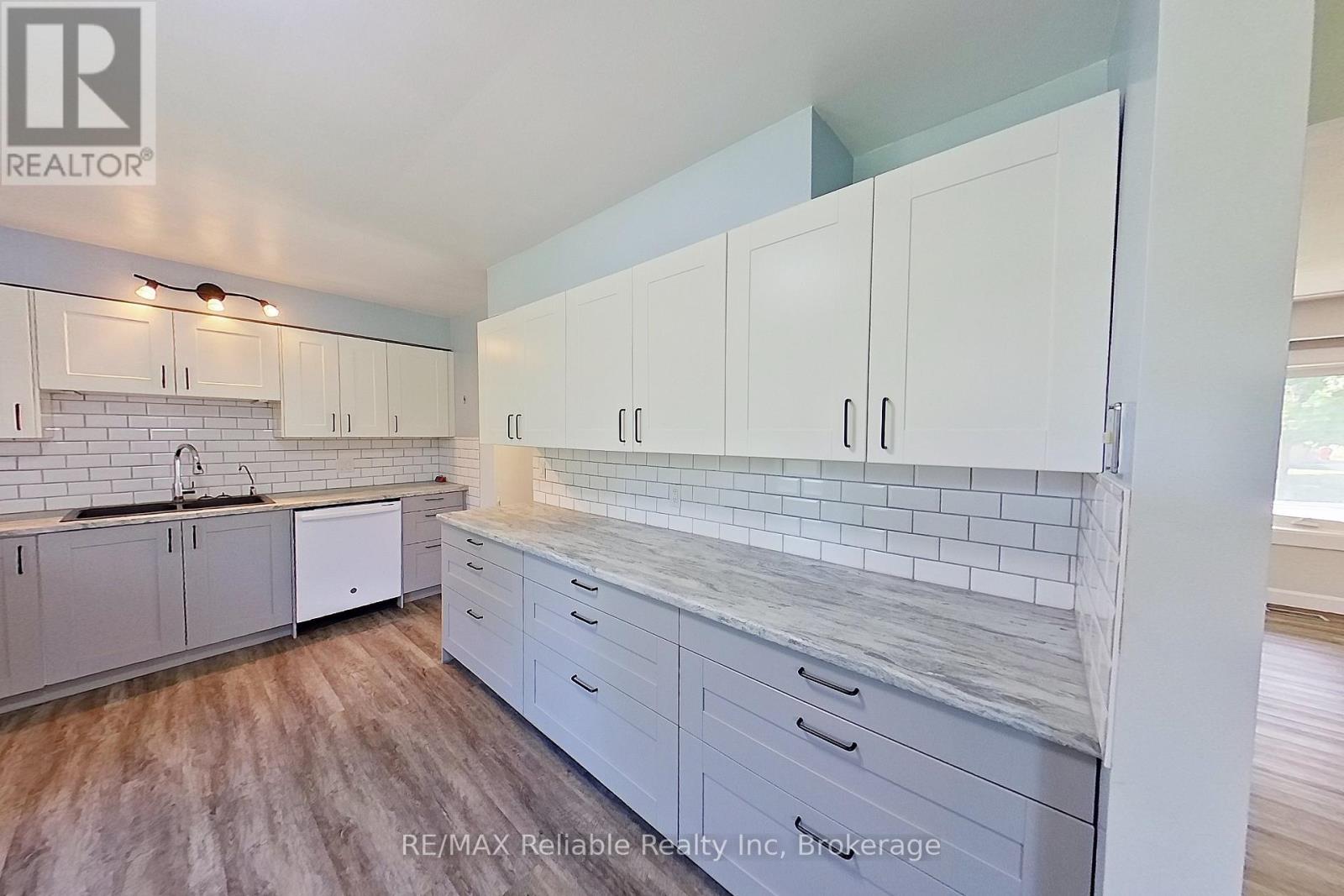 439 Queen Street E, Wellington North, Ontario  N0G 2L2 - Photo 6 - X12320549