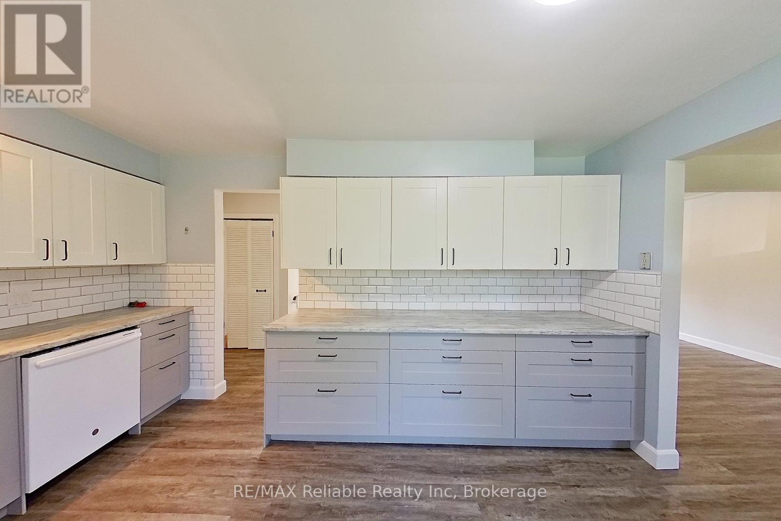 439 Queen Street E, Wellington North, Ontario  N0G 2L2 - Photo 7 - X12320549