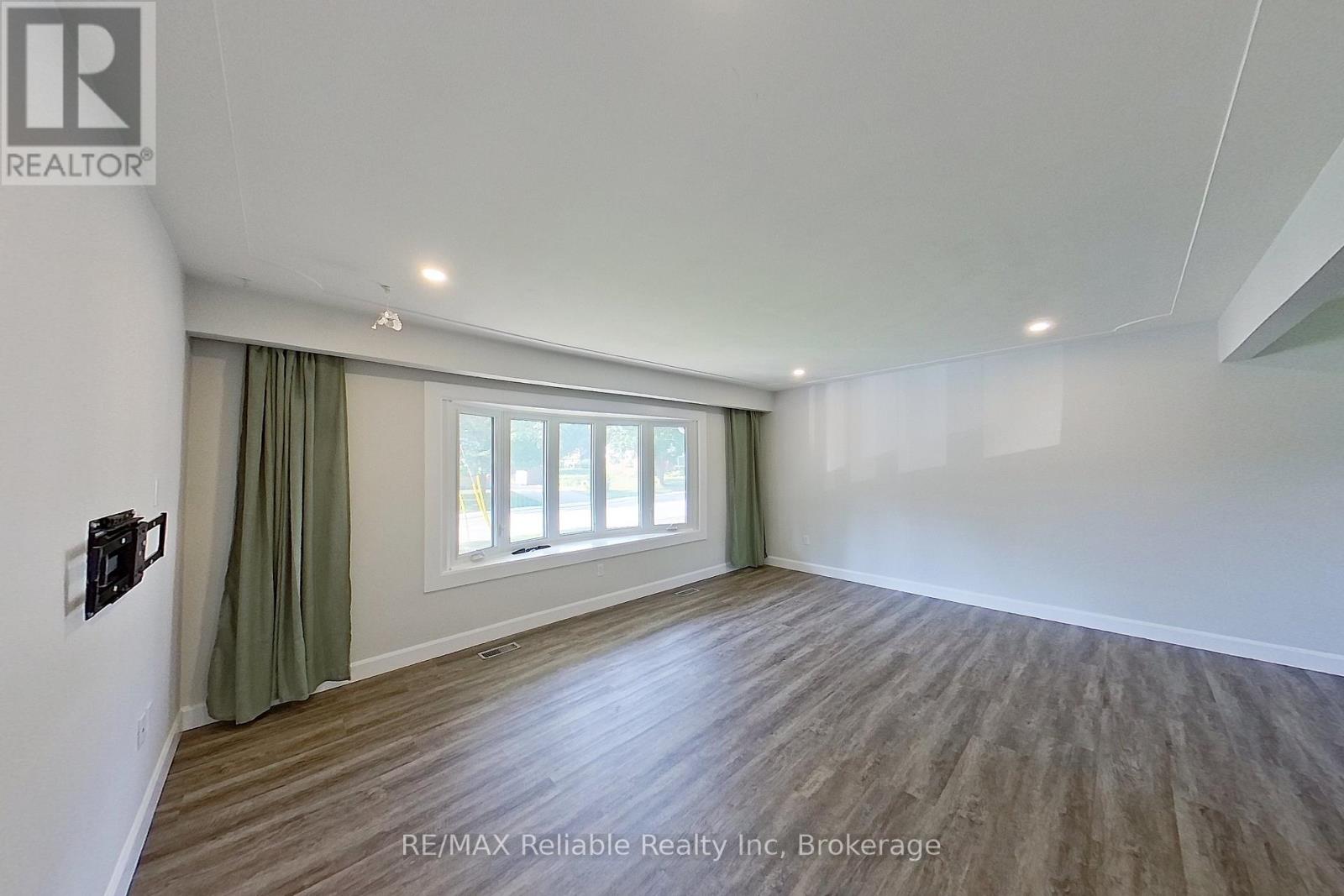 439 Queen Street E, Wellington North, Ontario  N0G 2L2 - Photo 9 - X12320549