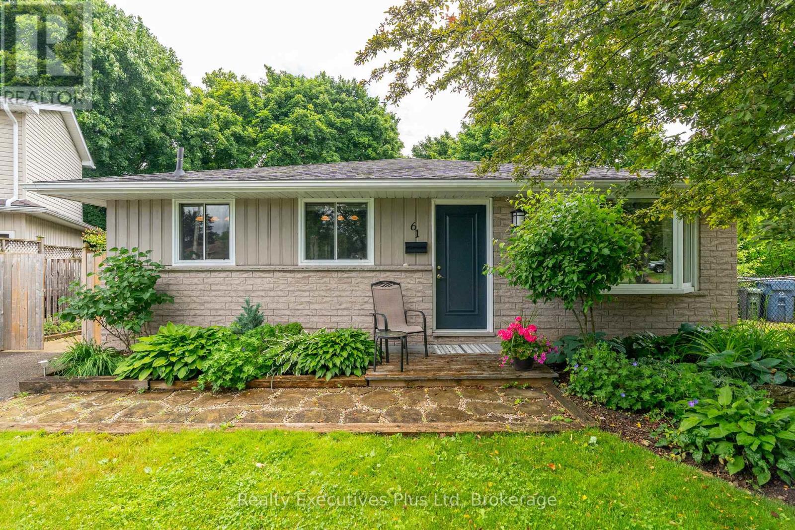 61 MCILWRAITH CRESCENT, Guelph, Ontario