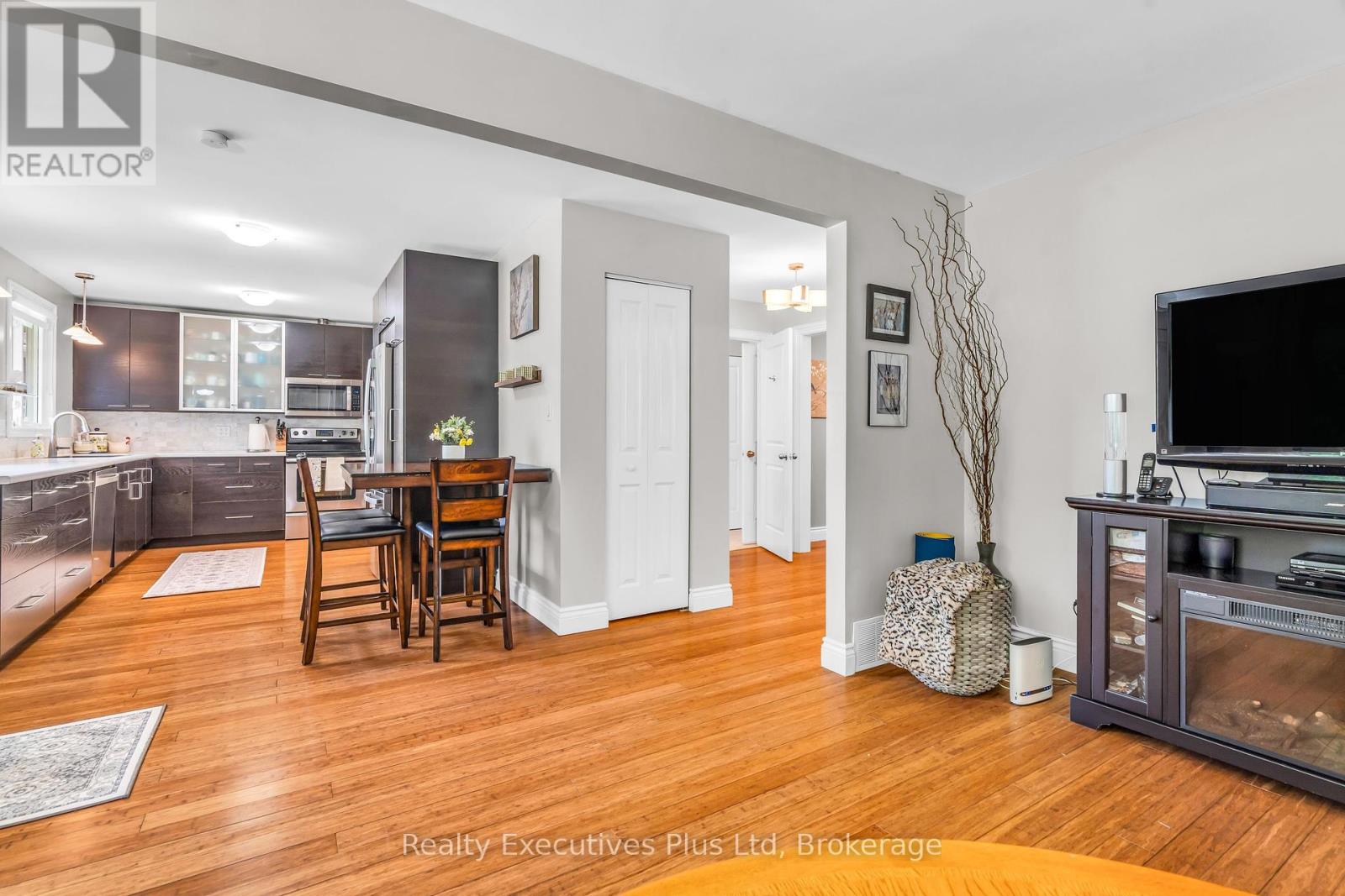 61 Mcilwraith Crescent, Guelph, Ontario  N1E 6J4 - Photo 13 - X12320837