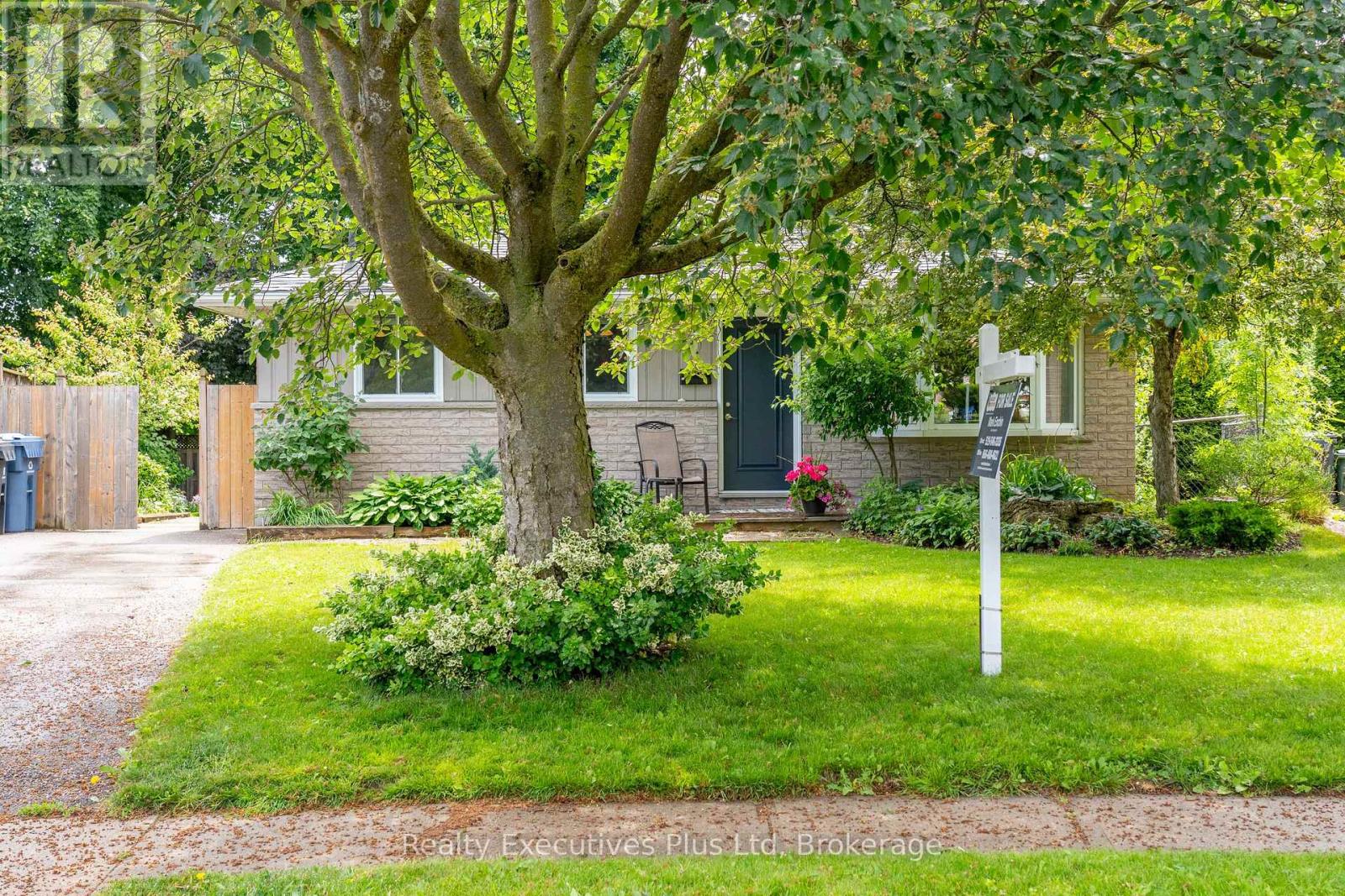 61 Mcilwraith Crescent, Guelph, Ontario  N1E 6J4 - Photo 2 - X12320837