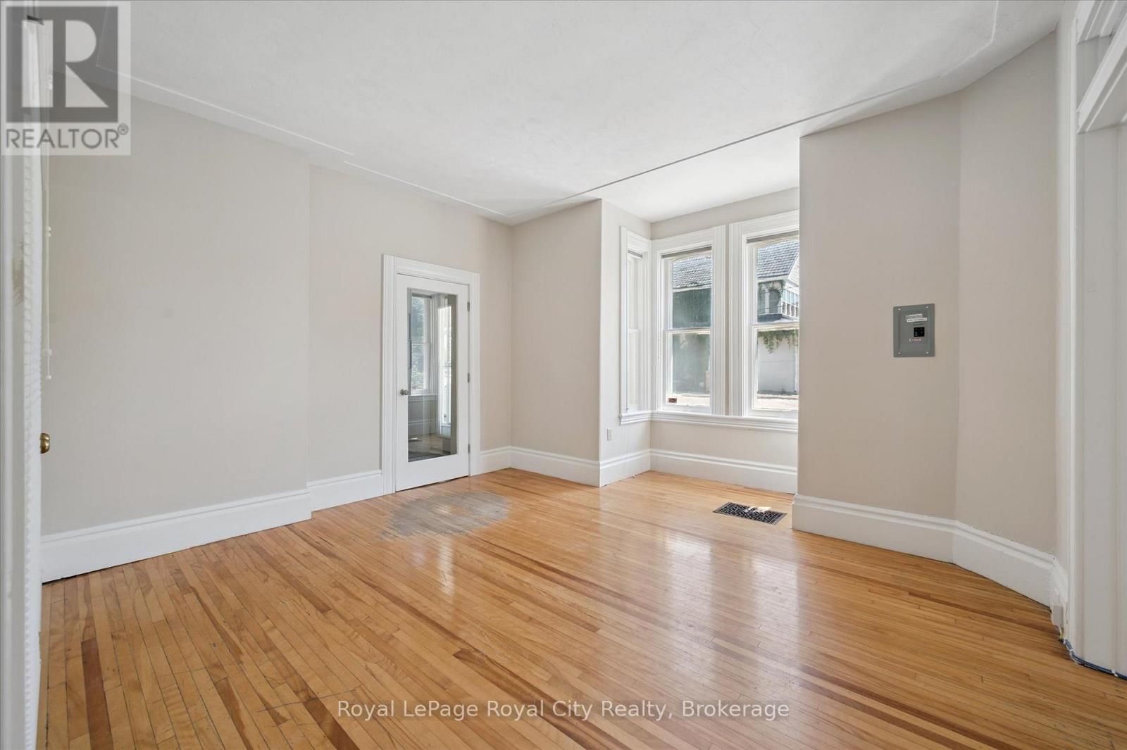 363 Woolwich Street, Guelph, Ontario  N1H 3W4 - Photo 10 - X12320902