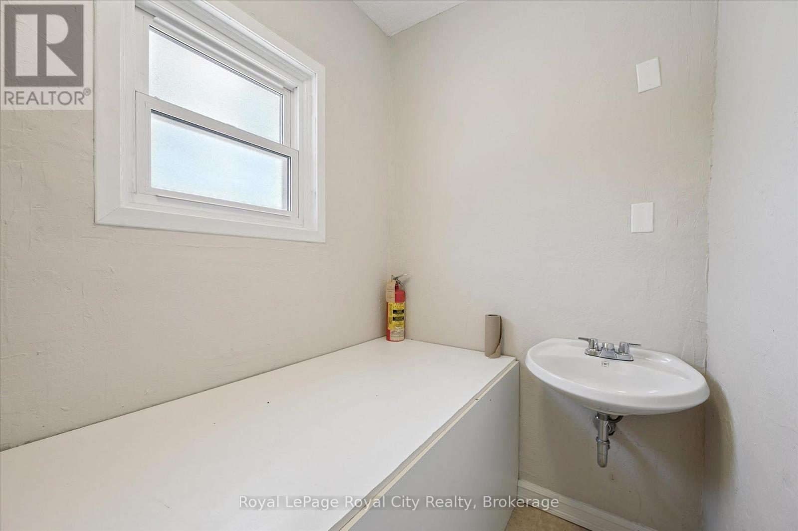 363 Woolwich Street, Guelph, Ontario  N1H 3W4 - Photo 24 - X12320902