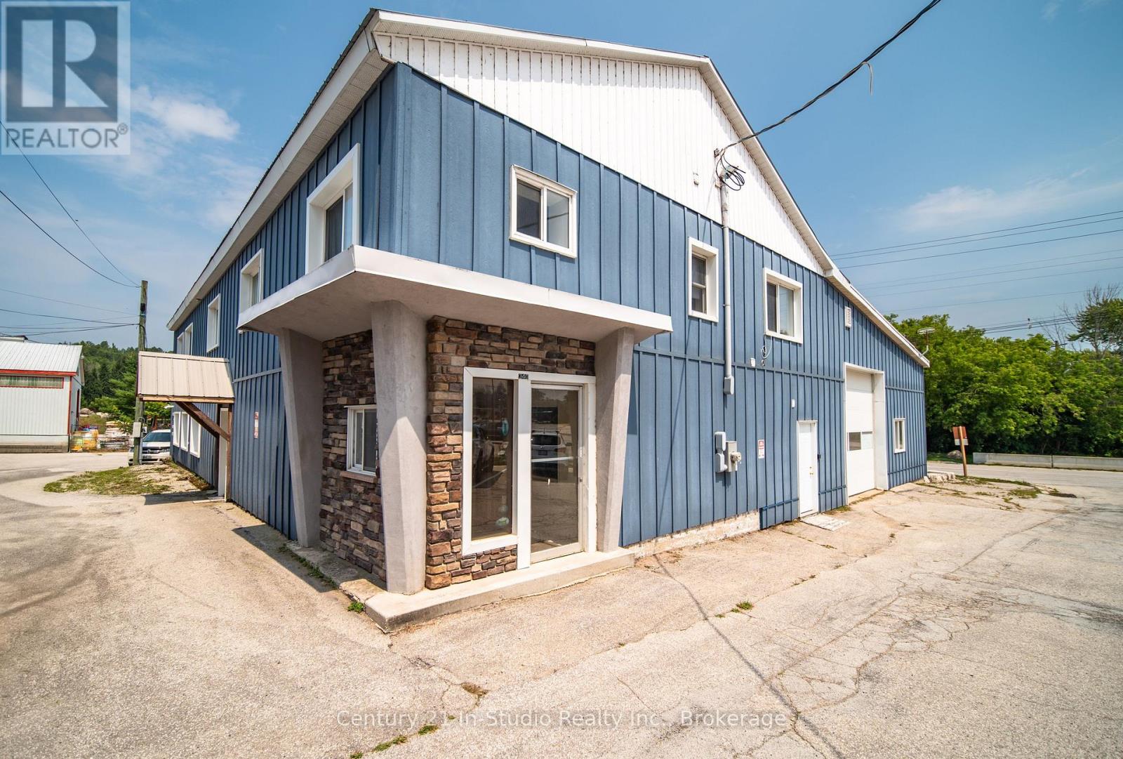 340 Boyd Street, South Bruce Peninsula, Ontario  N0H 2T0 - Photo 2 - X12320964