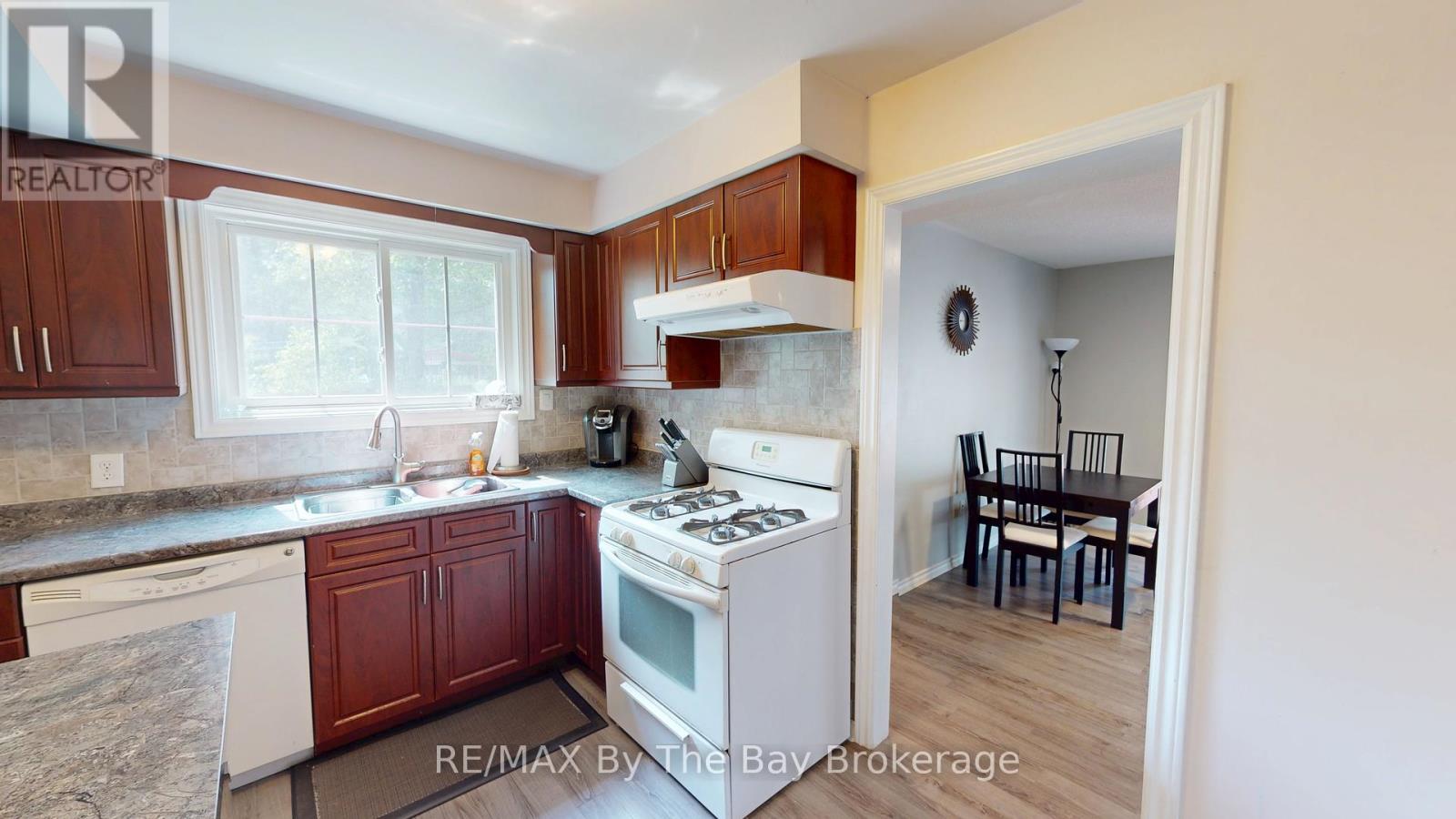178 Oxbow Park Drive, Wasaga Beach, Ontario  L9Z 2V7 - Photo 9 - S12320971