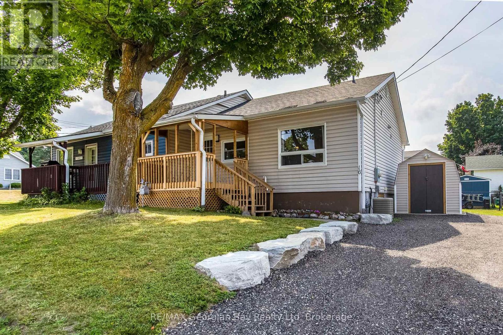 16 EDWARD STREET, Penetanguishene, Ontario