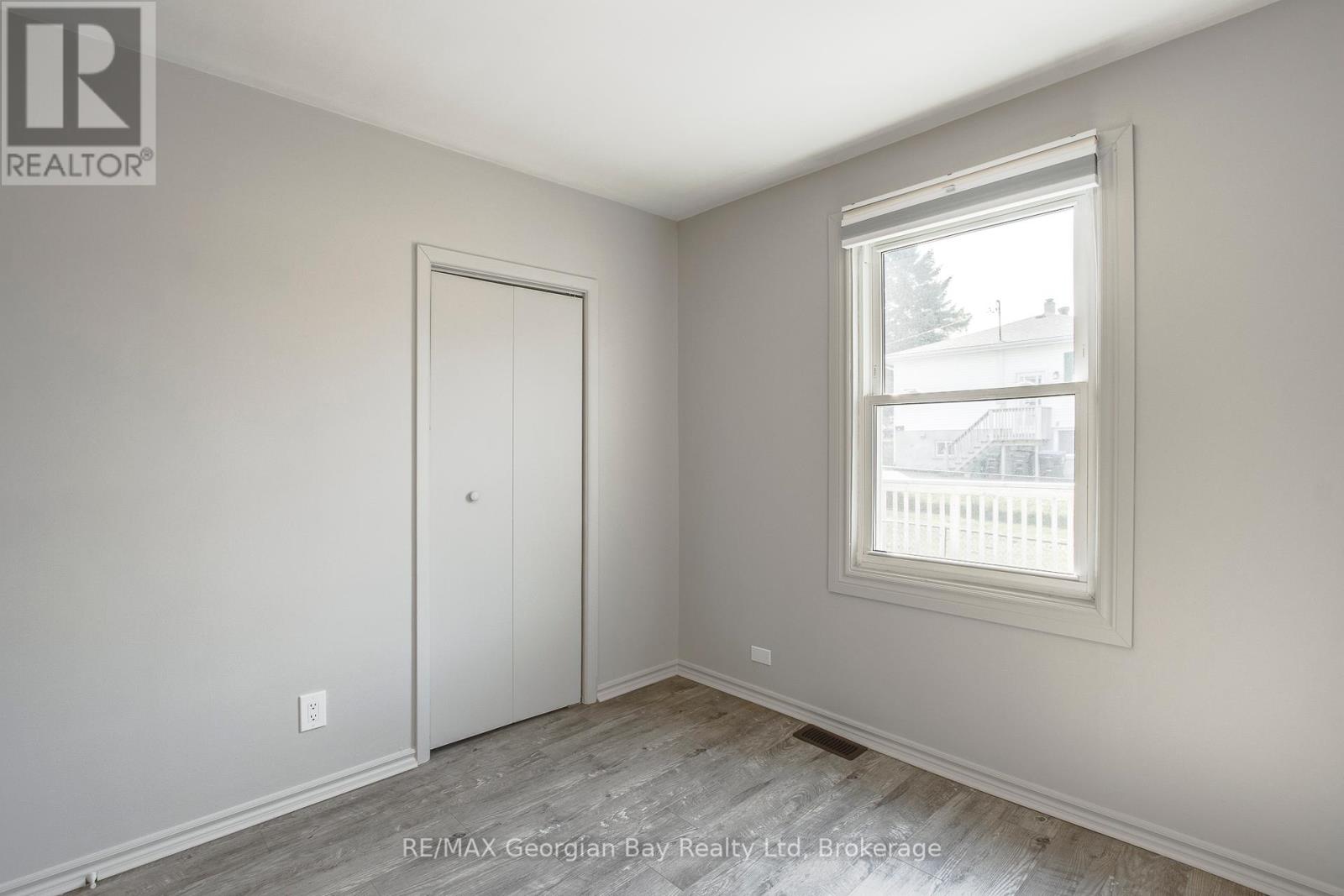 16 Edward Street, Penetanguishene, Ontario  L9M 1L1 - Photo 12 - S12321158