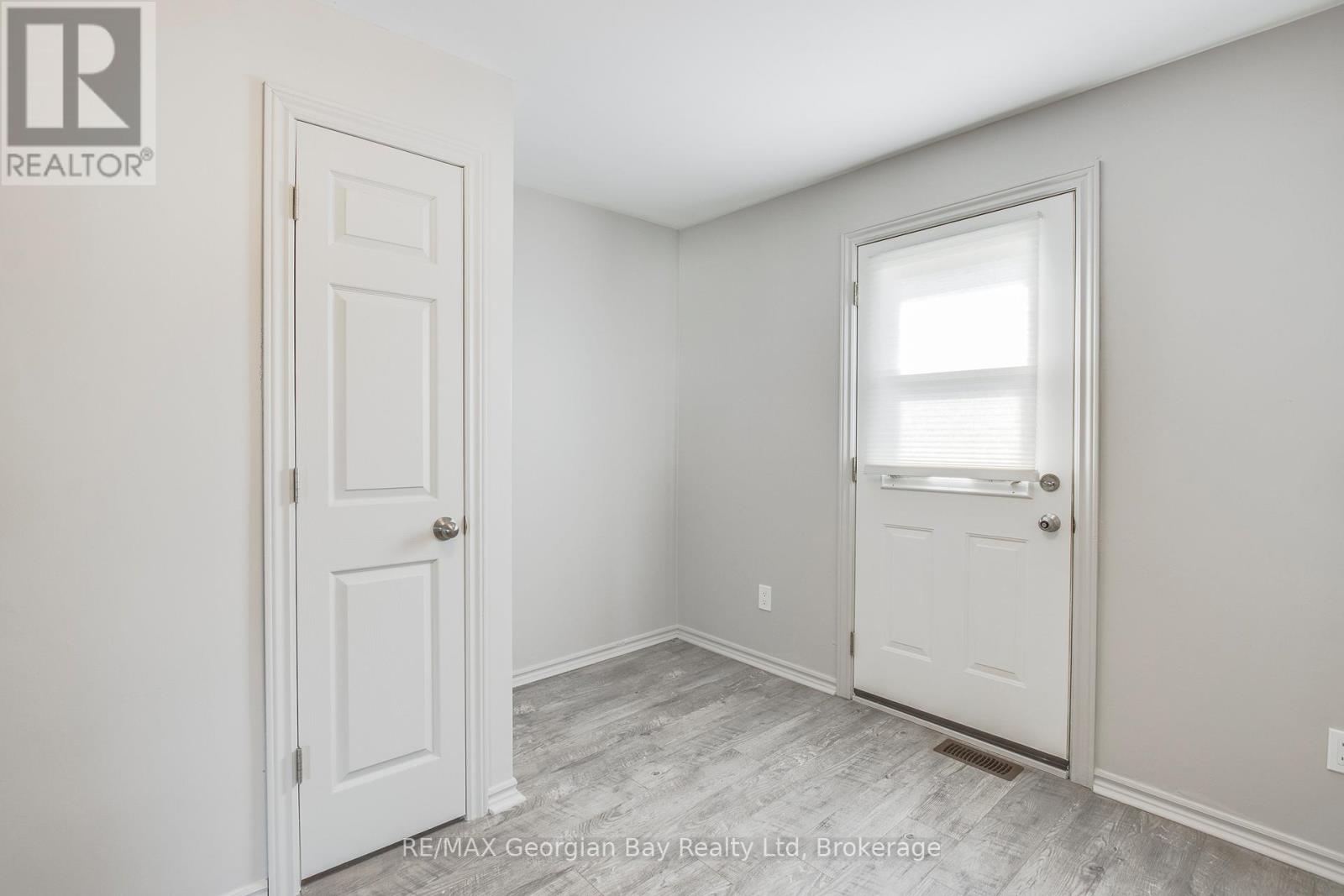 16 Edward Street, Penetanguishene, Ontario  L9M 1L1 - Photo 14 - S12321158