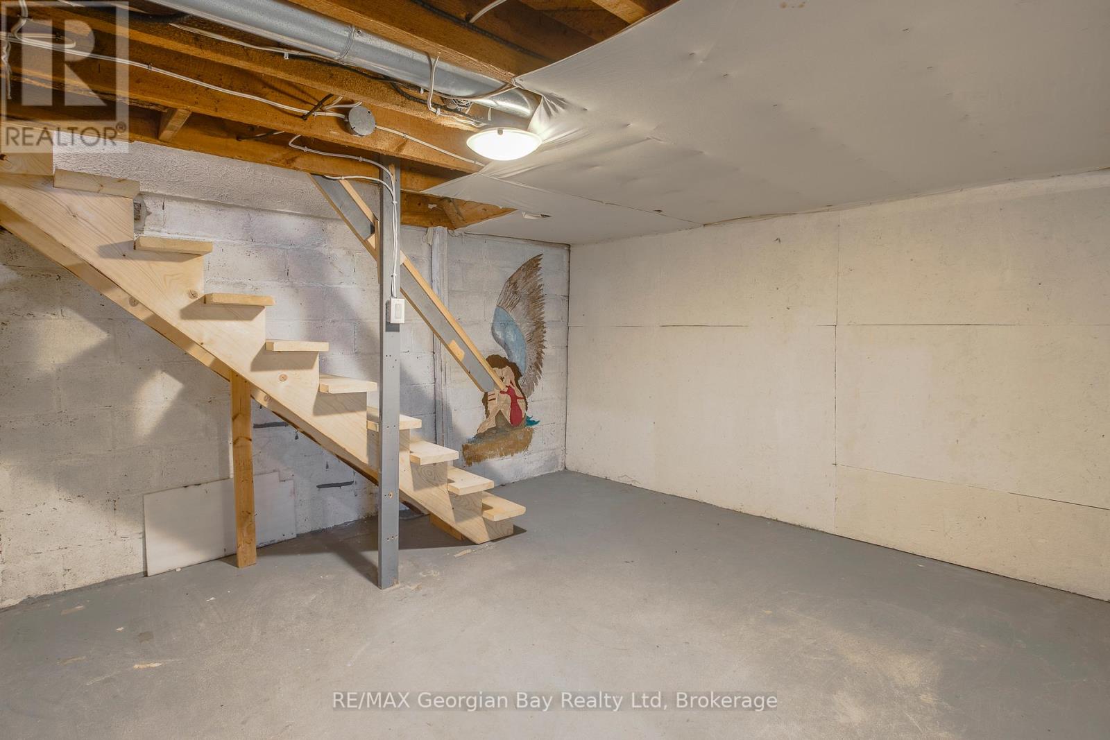 16 Edward Street, Penetanguishene, Ontario  L9M 1L1 - Photo 17 - S12321158