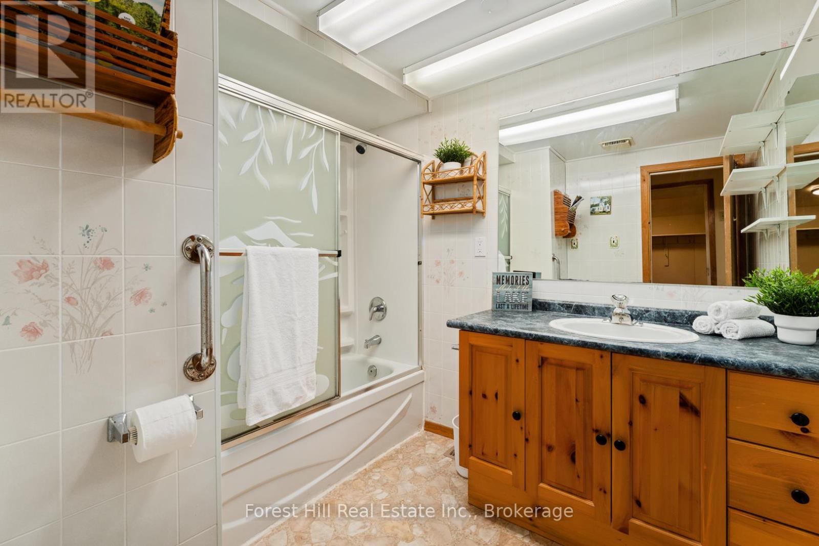 3477 Livingstone Lake Road, Algonquin Highlands, Ontario  P0A 1E0 - Photo 41 - X12321271