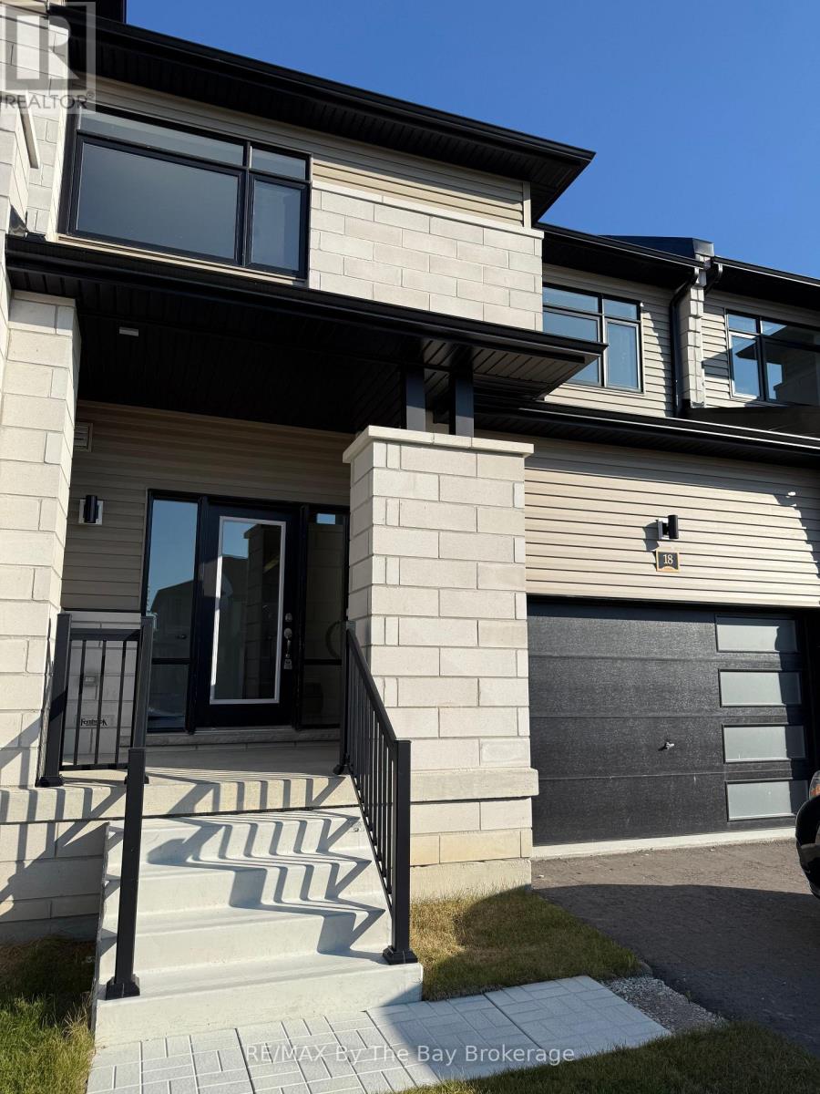 18 FEDERICA CRESCENT, Wasaga Beach, Ontario