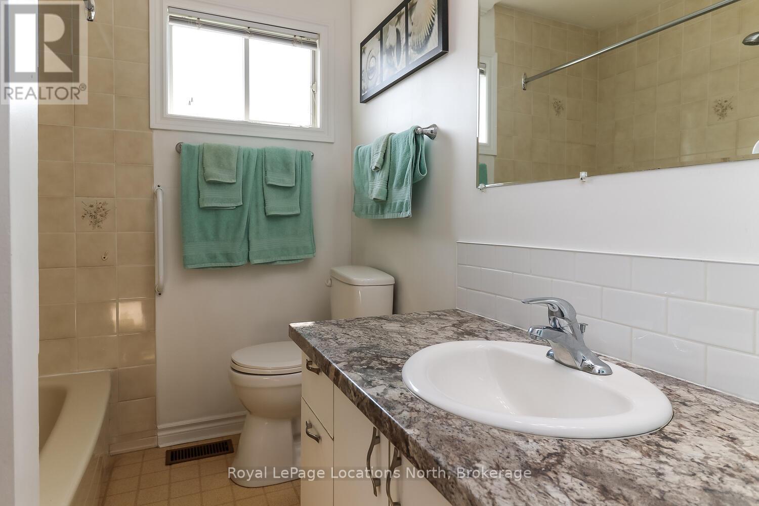 29 Innisbrook Drive, Wasaga Beach, Ontario  L9Z 1G3 - Photo 16 - S12321535