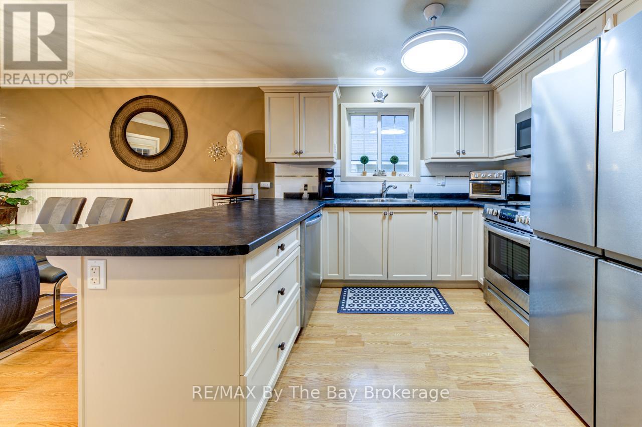 6 Temagami Trail, Wasaga Beach, Ontario  L9Z 1X7 - Photo 3 - S12321582