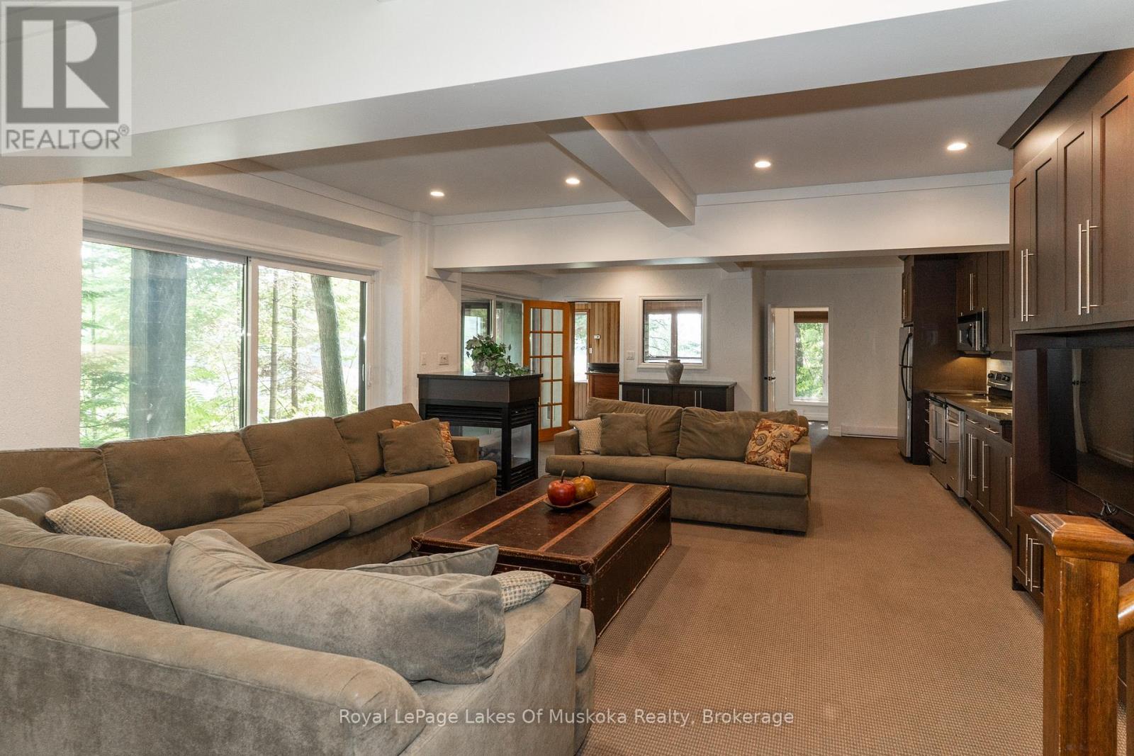 51 Pinetree Road, Gravenhurst, Ontario  P1P 1R2 - Photo 3 - X12321603