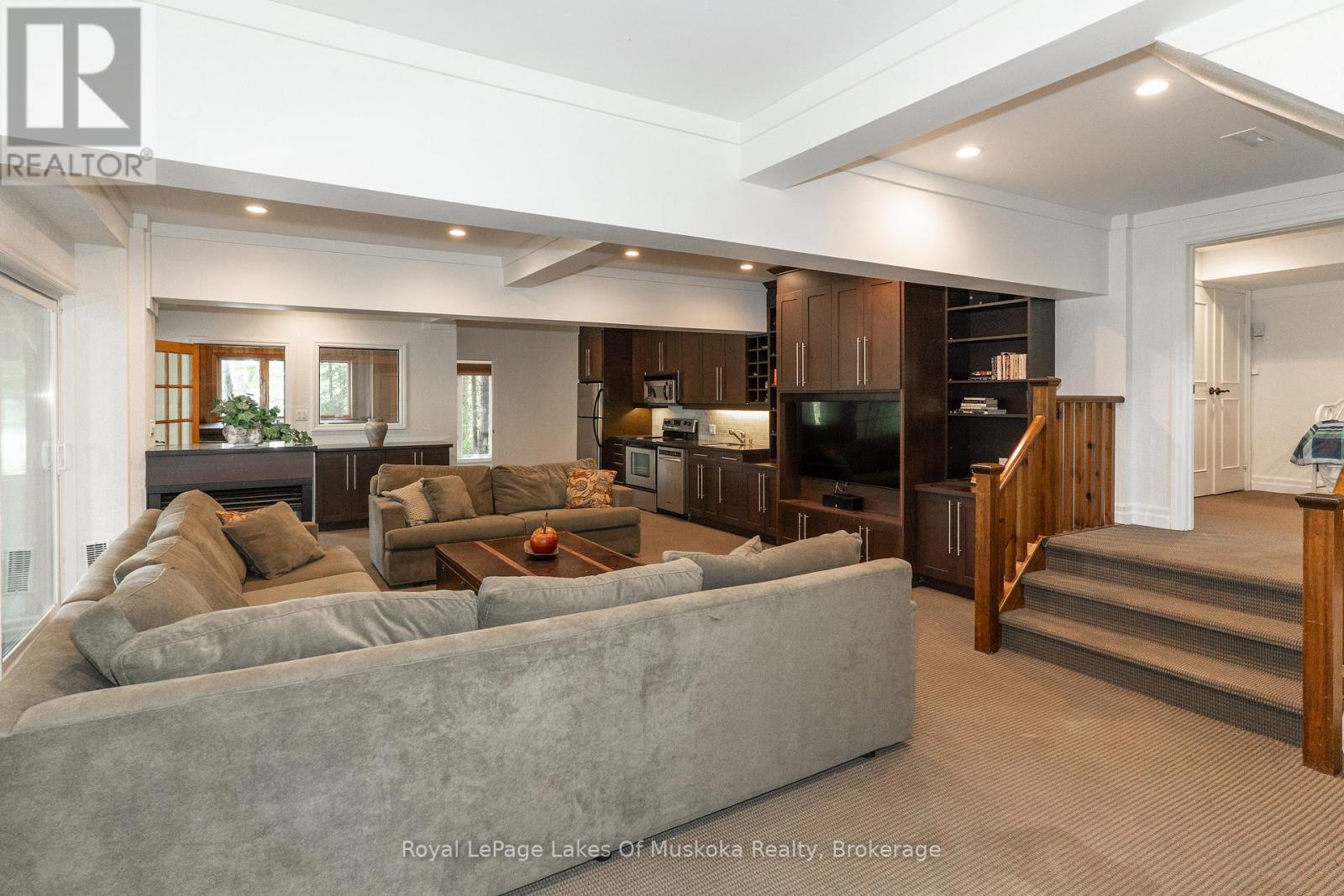 51 Pinetree Road, Gravenhurst, Ontario  P1P 1R2 - Photo 4 - X12321603