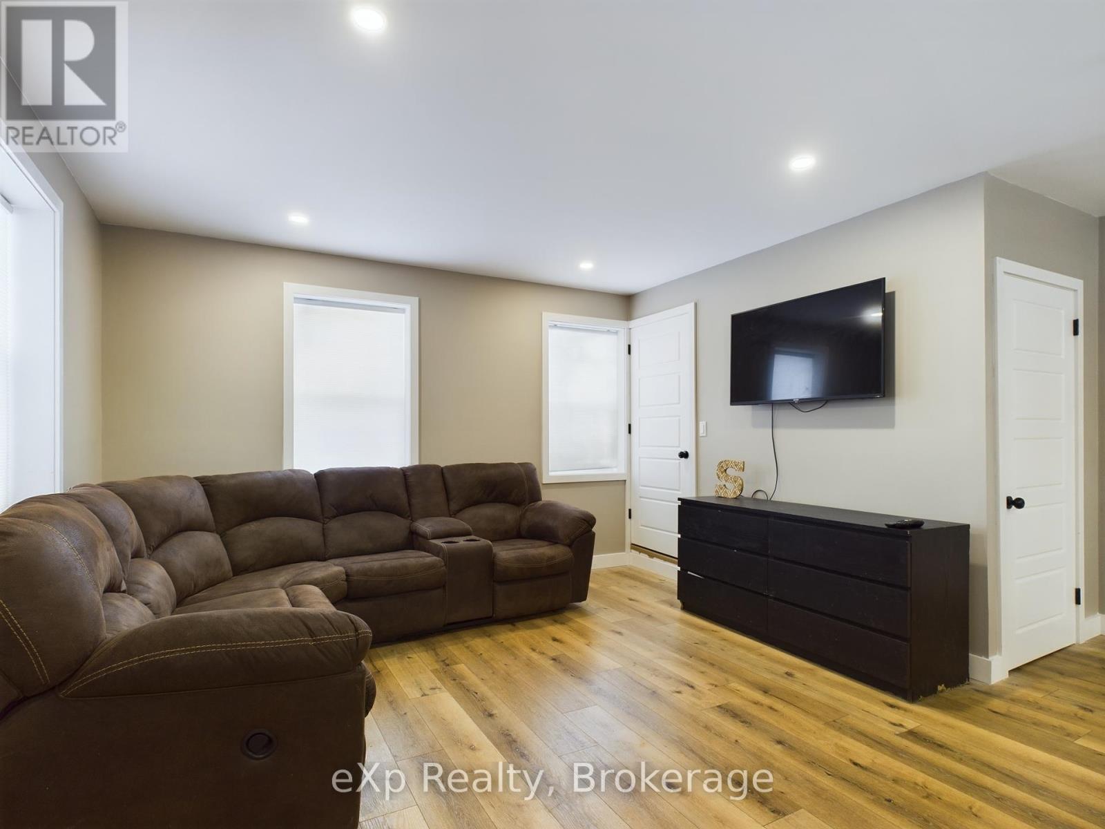 58 Absalom Street E, South Bruce, Ontario  N0G 2J0 - Photo 7 - X12321651