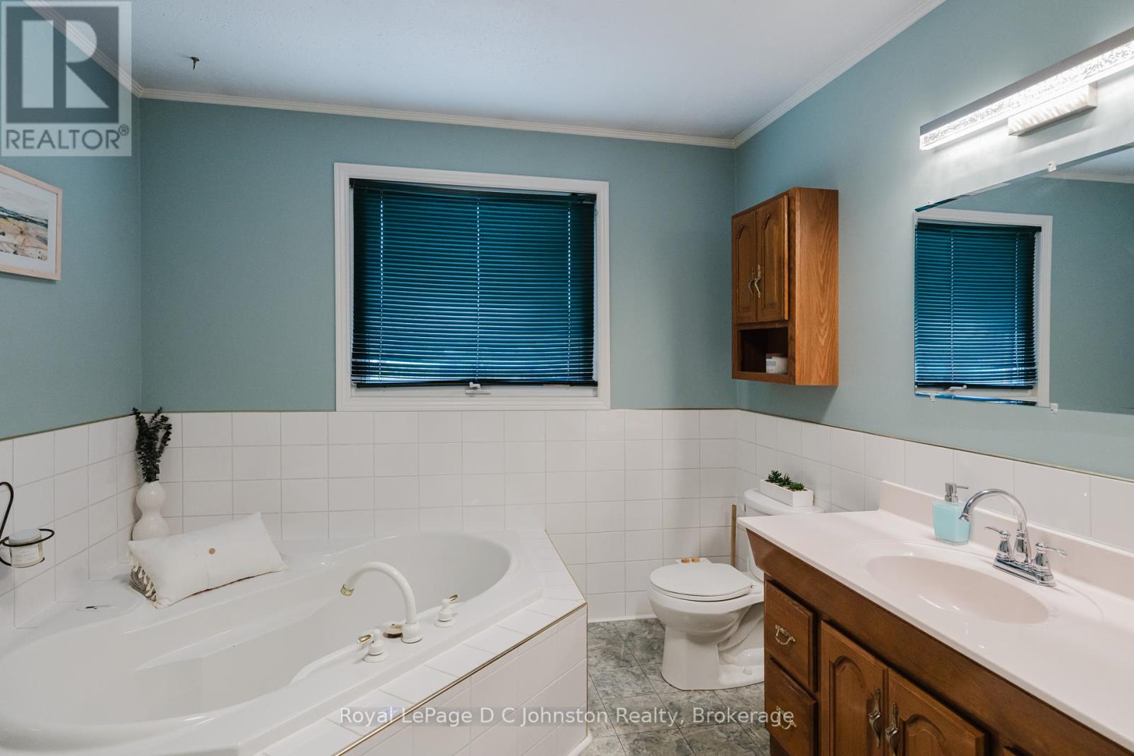 315 Maple Drive, Saugeen Shores, Ontario  N0H 2C4 - Photo 13 - X12321792