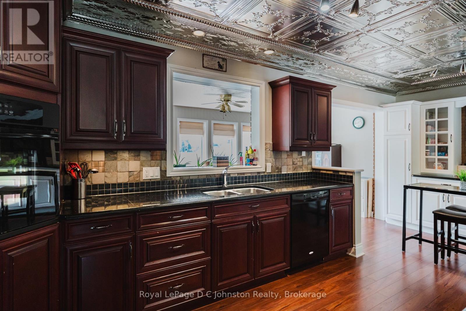 315 Maple Drive, Saugeen Shores, Ontario  N0H 2C4 - Photo 8 - X12321792