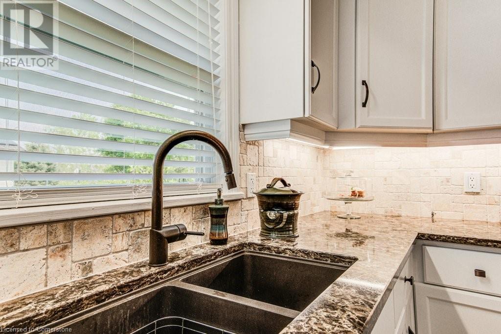 730 Keats Way, Waterloo, Ontario  N2T 2Y2 - Photo 9 - 40756960