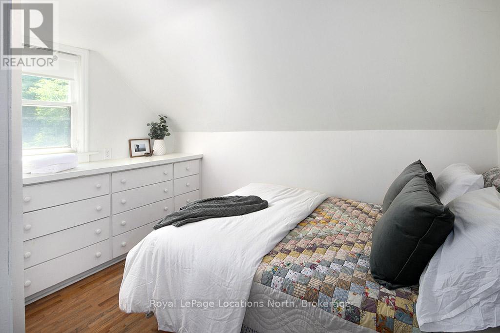 166 Clark Street, Blue Mountains, Ontario  N0H 1J0 - Photo 12 - X12322117