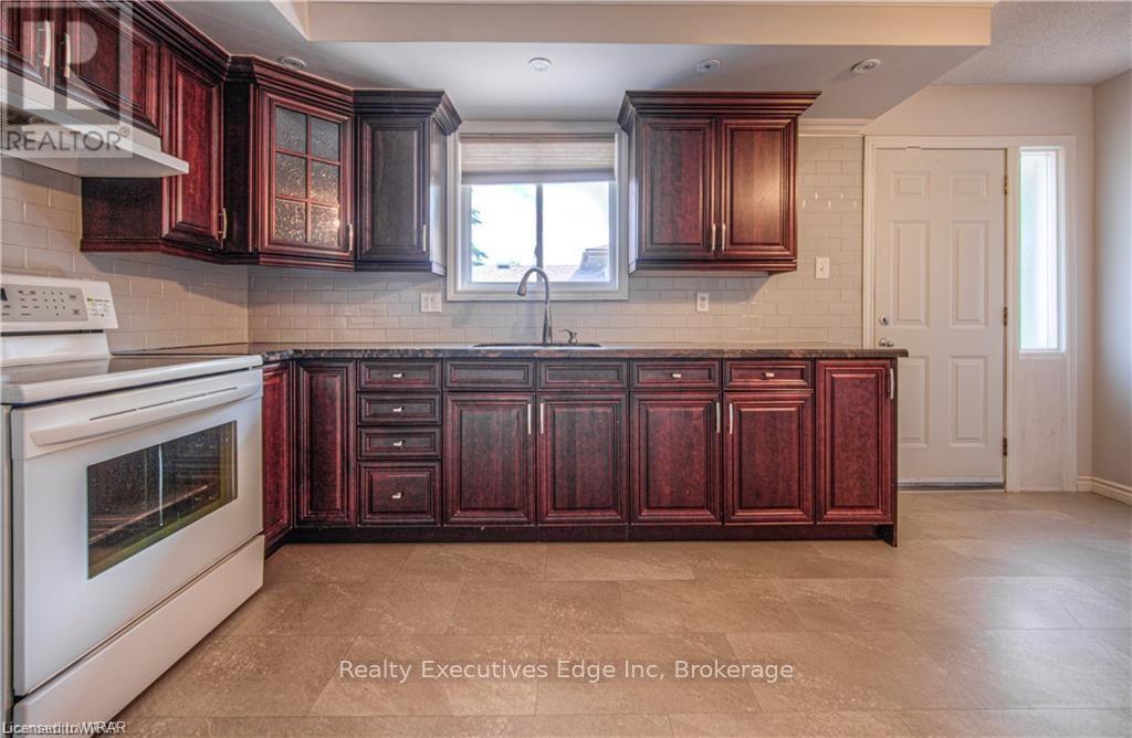 62 Scenic Drive, Kitchener, Ontario  N2A 2P6 - Photo 6 - X12322383