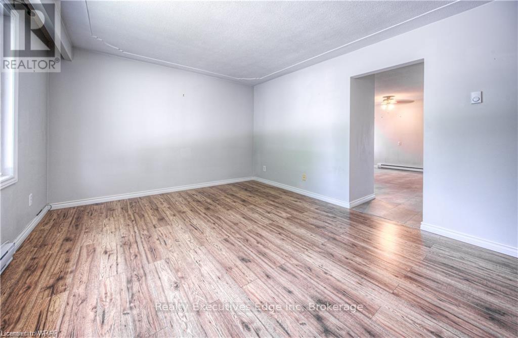 62 Scenic Drive, Kitchener, Ontario  N2A 2P6 - Photo 7 - X12322383