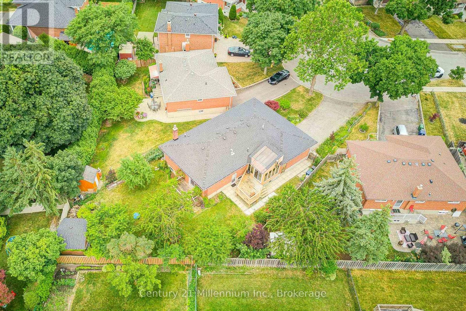 9 Thane Court, Toronto, Ontario  M2J 4B6 - Photo 3 - C12322441