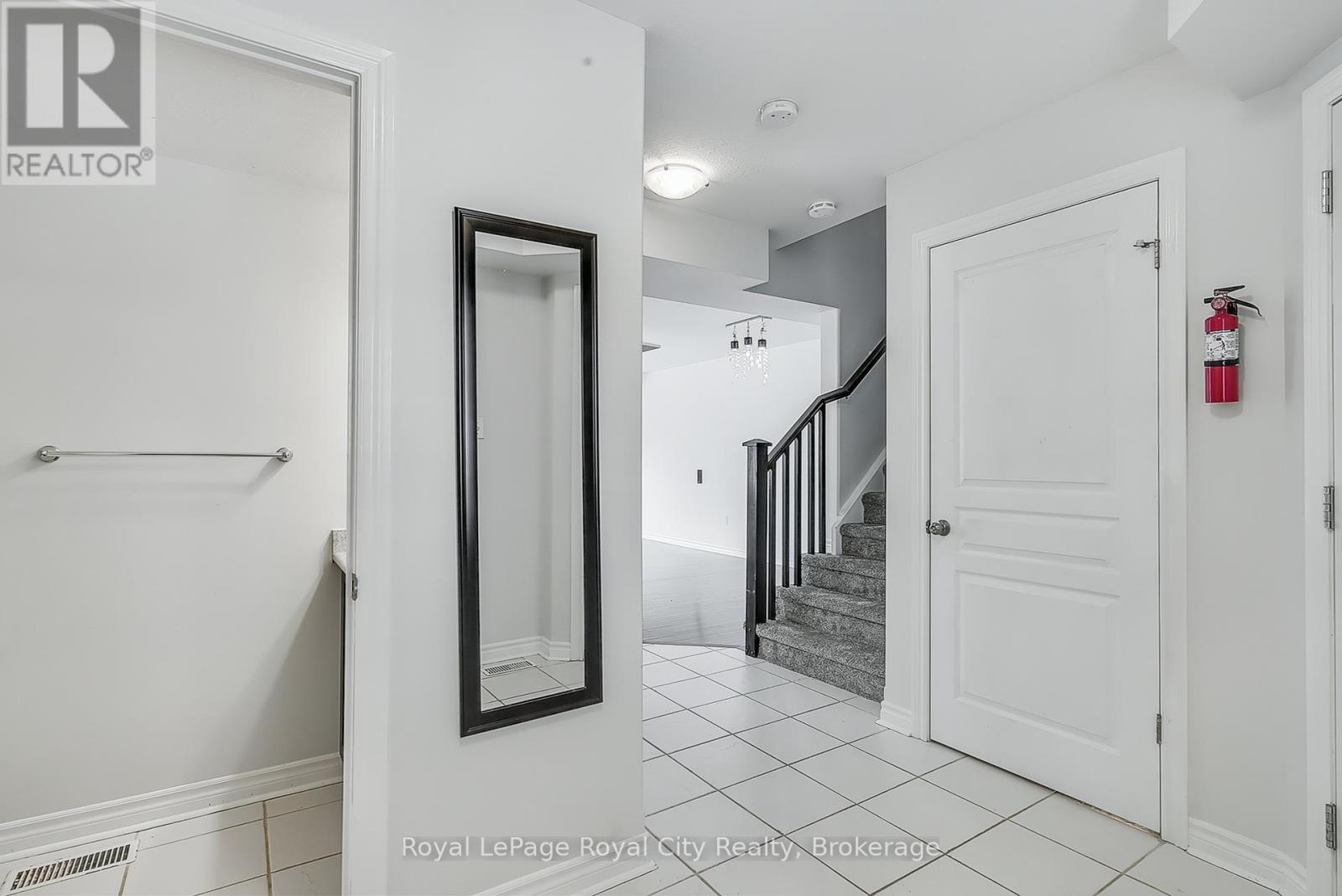 37 Wilkie Crescent, Guelph, Ontario  N1L 0B1 - Photo 5 - X12322454