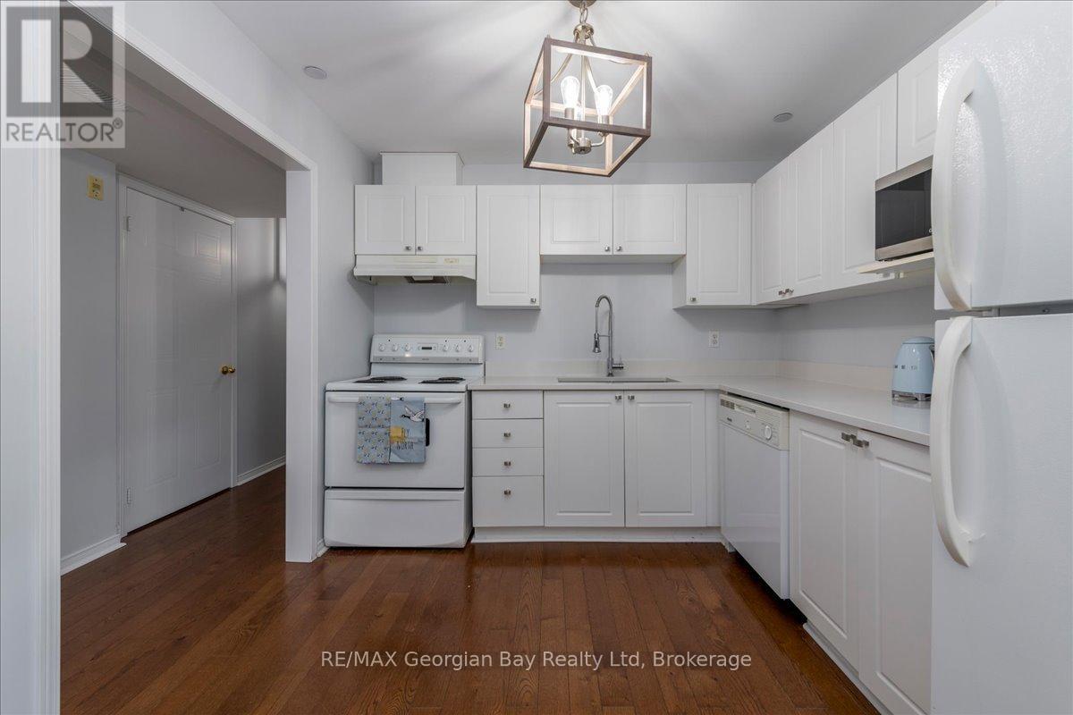 201 - 4 Beck Boulevard, Penetanguishene, Ontario  L9M 2H3 - Photo 13 - S12322895