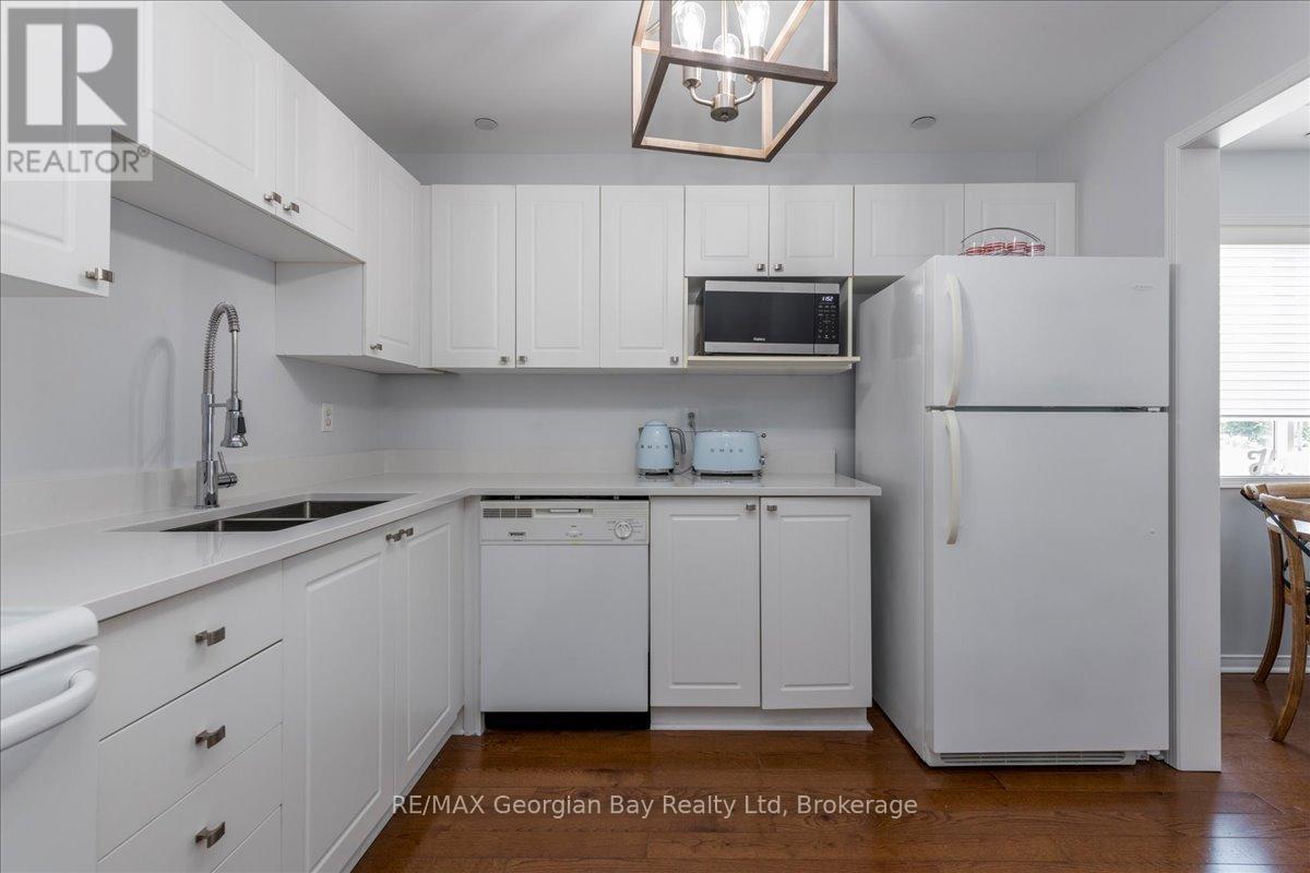 201 - 4 Beck Boulevard, Penetanguishene, Ontario  L9M 2H3 - Photo 14 - S12322895