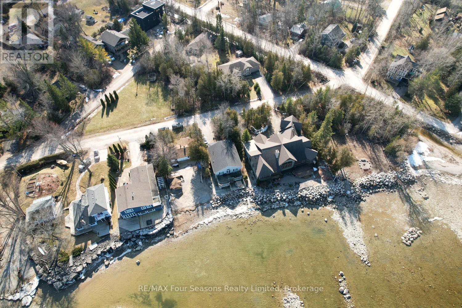 46 William Avenue, Wasaga Beach, Ontario  L9Z 2X3 - Photo 11 - S12323023