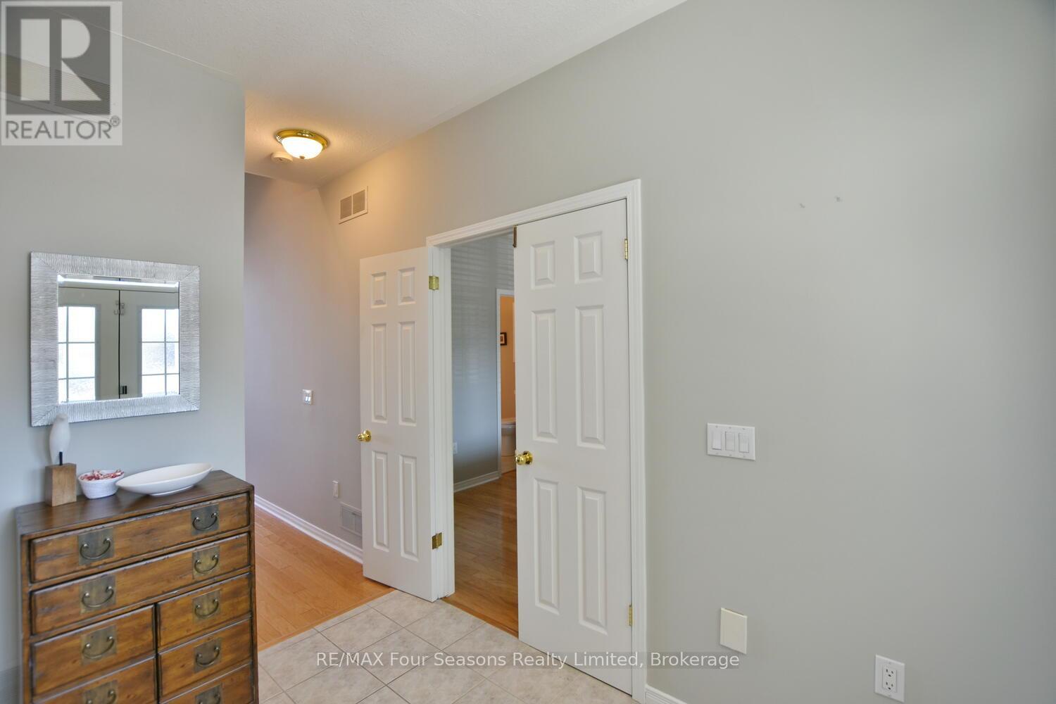 46 William Avenue, Wasaga Beach, Ontario  L9Z 2X3 - Photo 13 - S12323023